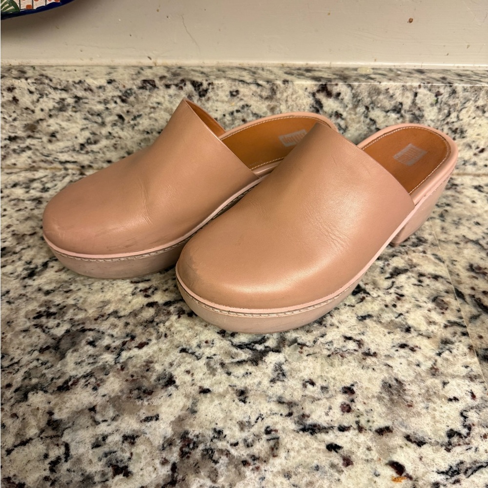 FitFlop Pilar leather platform mules— size 8.5
